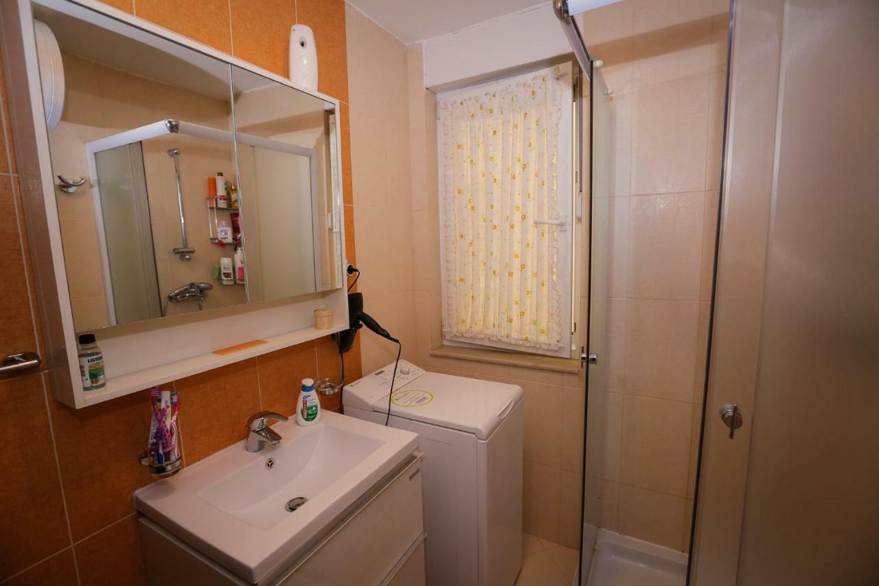 Pine-Tree Apt W/ Private Garden 50 M From The Sea Golem  Εξωτερικό φωτογραφία