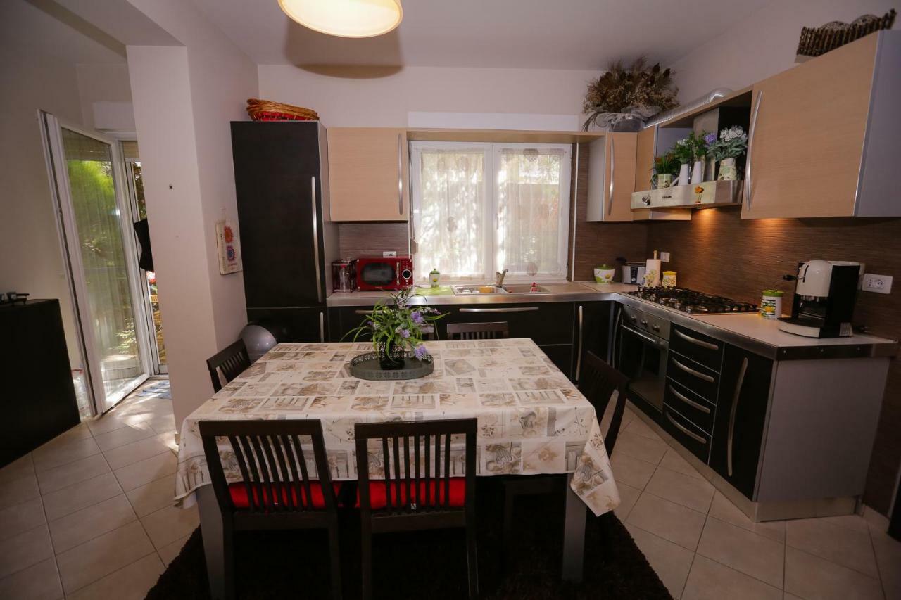 Pine-Tree Apt W/ Private Garden 50 M From The Sea Golem  Εξωτερικό φωτογραφία