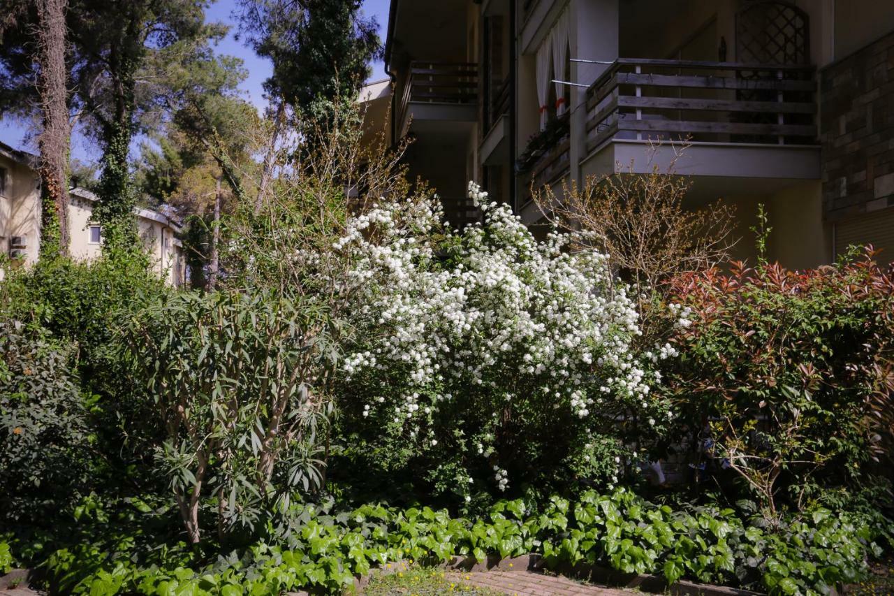 Pine-Tree Apt W/ Private Garden 50 M From The Sea Golem  Εξωτερικό φωτογραφία