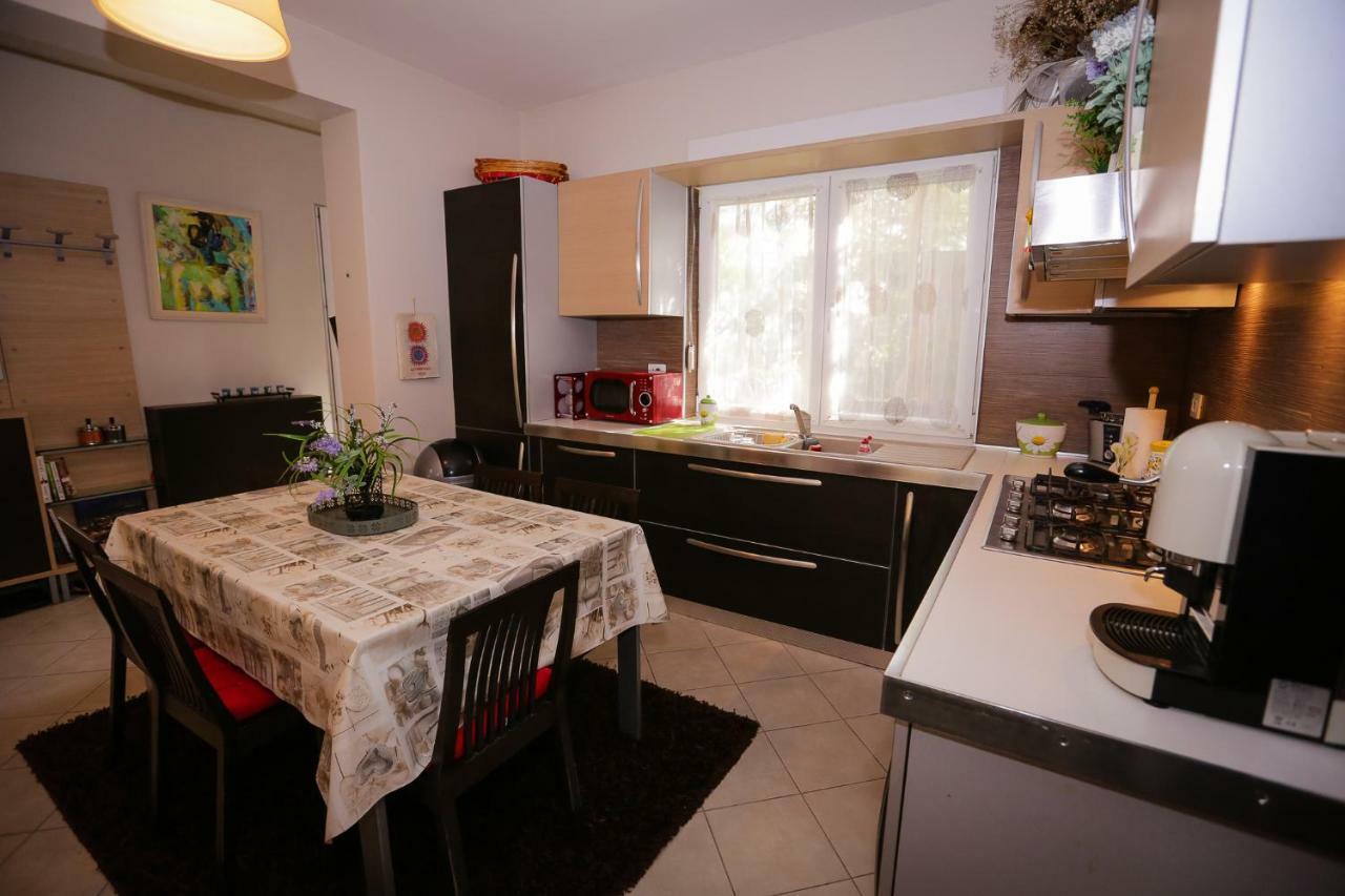 Pine-Tree Apt W/ Private Garden 50 M From The Sea Golem  Εξωτερικό φωτογραφία