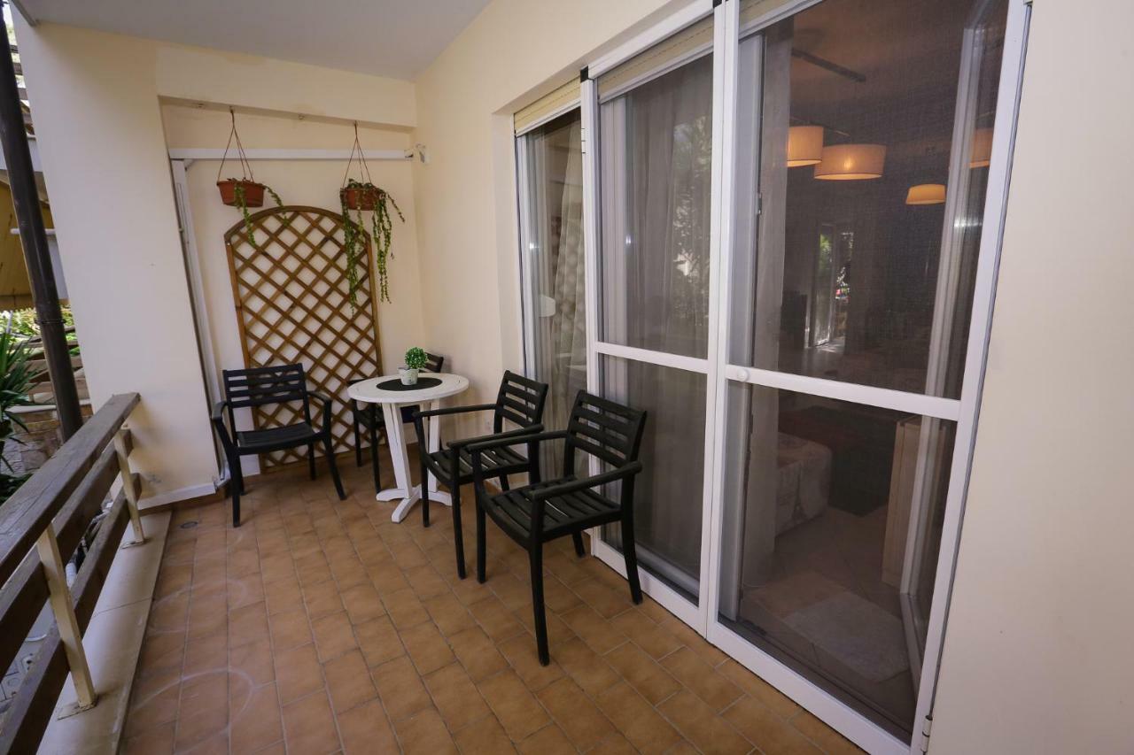 Pine-Tree Apt W/ Private Garden 50 M From The Sea Golem  Εξωτερικό φωτογραφία